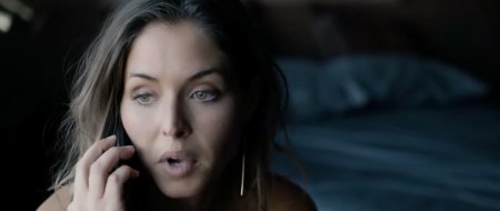Ниже её губ (2016)